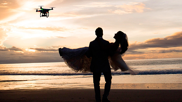 Sugerencia de cómo sería una boda con aportaciones tecnológicas. Foto de: comotufamilia.com